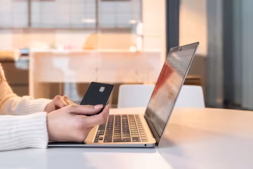 Managing international accounts and global transactions effortlessly with online banking services for expats. 