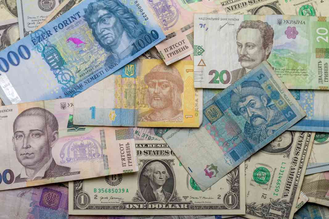 How  to accept international payments and paper money from different countries